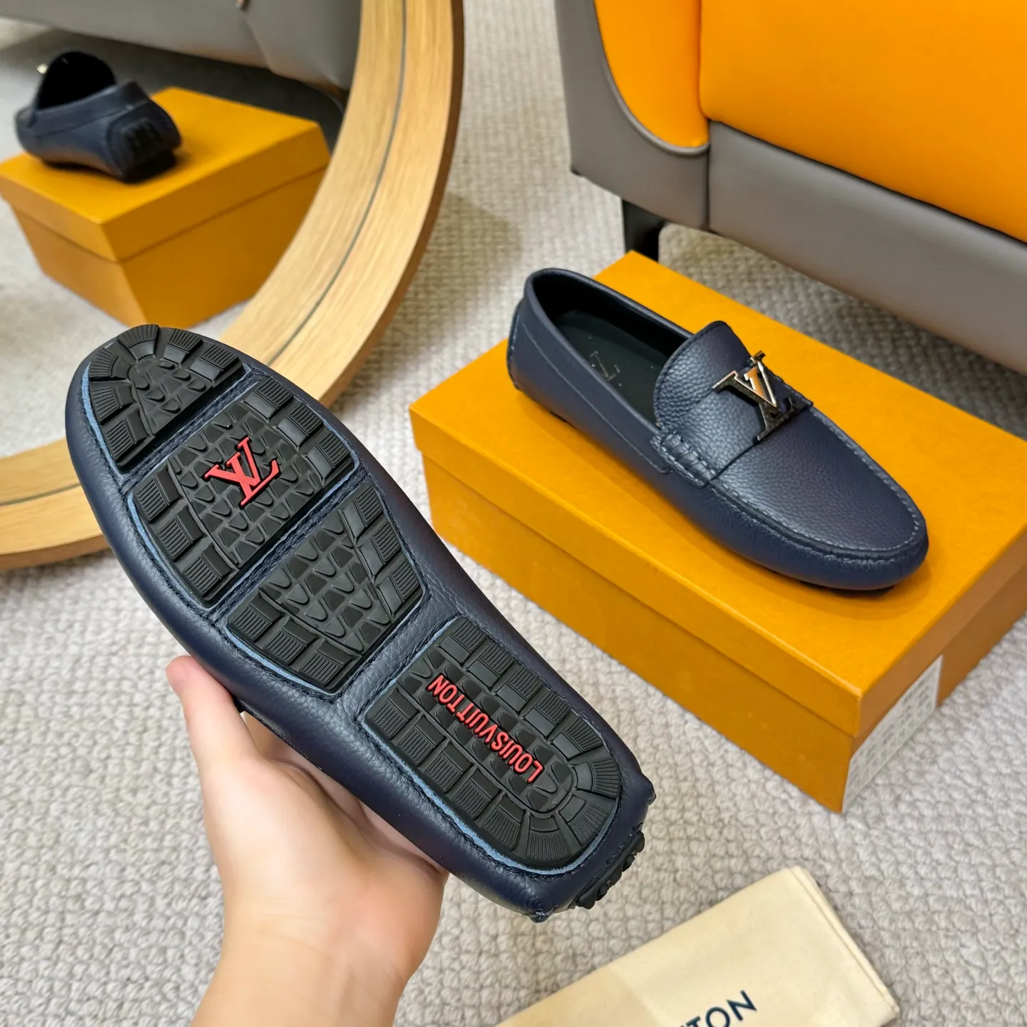 Men's men's shoes 💰420 (Yangli) LV 2⃣️0⃣️2⃣️5️⃣Spring and summer counter GLORIA series models ✈️Original factory special leather production, original last type. A classic driving slip-on casual shoe that shows an elegant style with exquisite craftsmanship details such as Monogram embossing all over the upper🌀Italian imported calfskin fabric Sheepskin foot pads➕Inside～Private mold replica sole Unique style Comfortable driving slip-on Size: 4-12 (38-46) Comes with [Counter packaging: original box, wrapping paper, card, instruction manual, shoehorn, cloth bag] No pressure to enter and leave the counter!